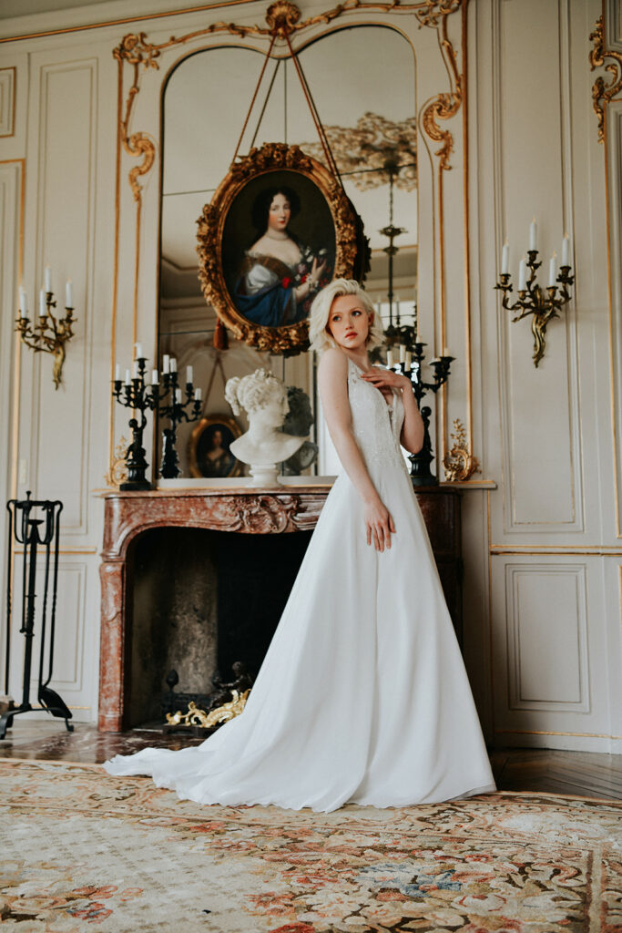 femme avec une robe de mariée au château de Vallery